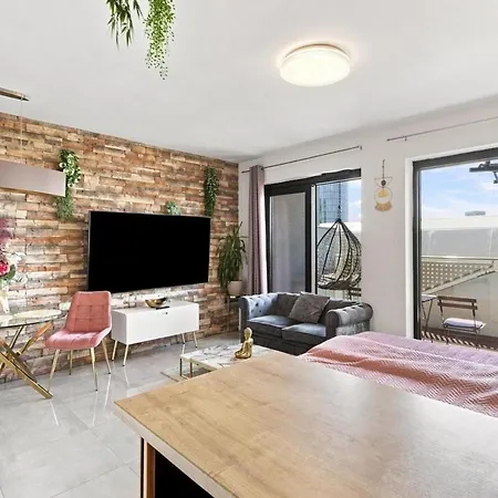 Apartmán Stylish By Stadium With Balcony *